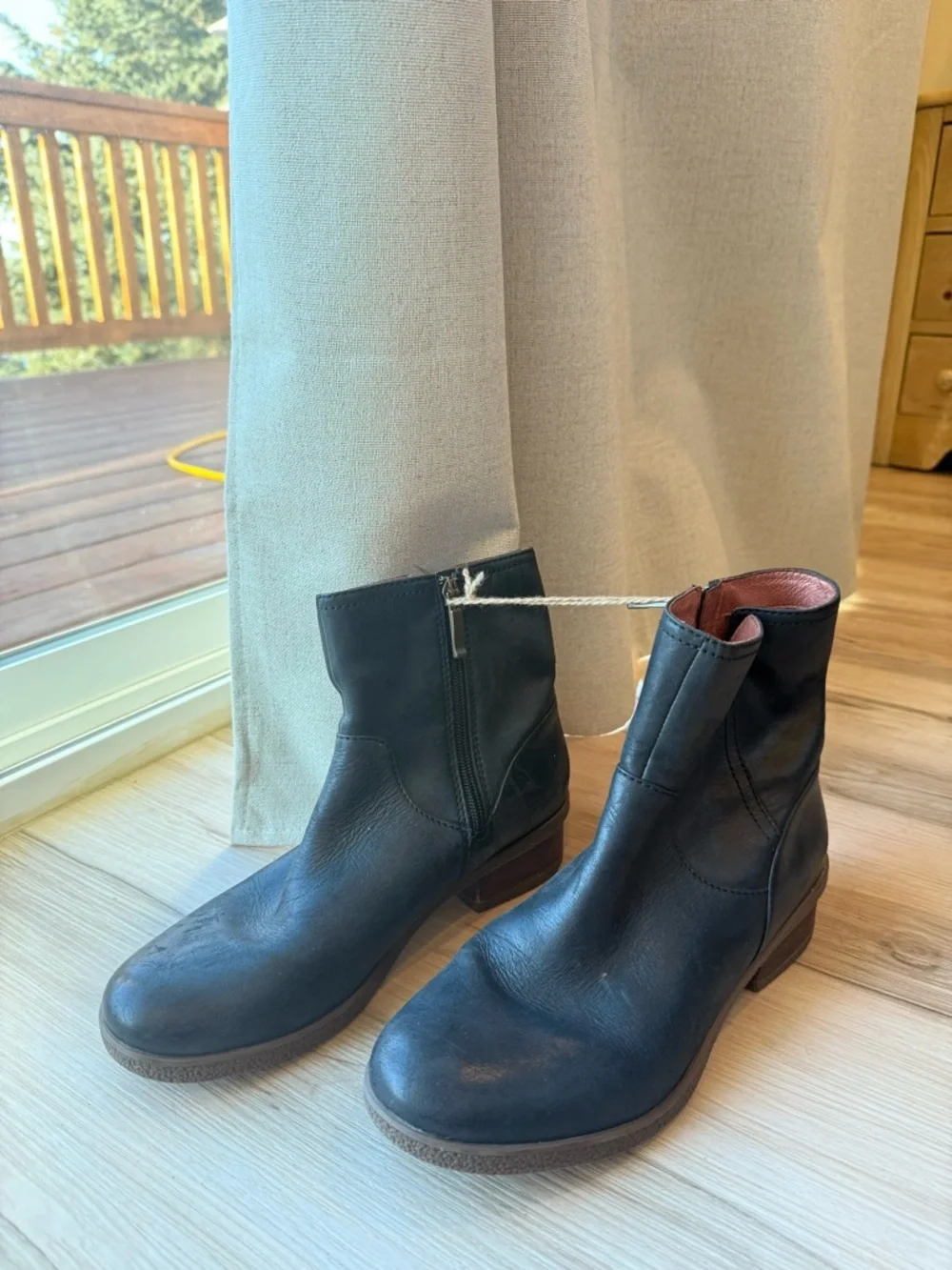 Dankso Black Leather Women's Zip Ankle Boots